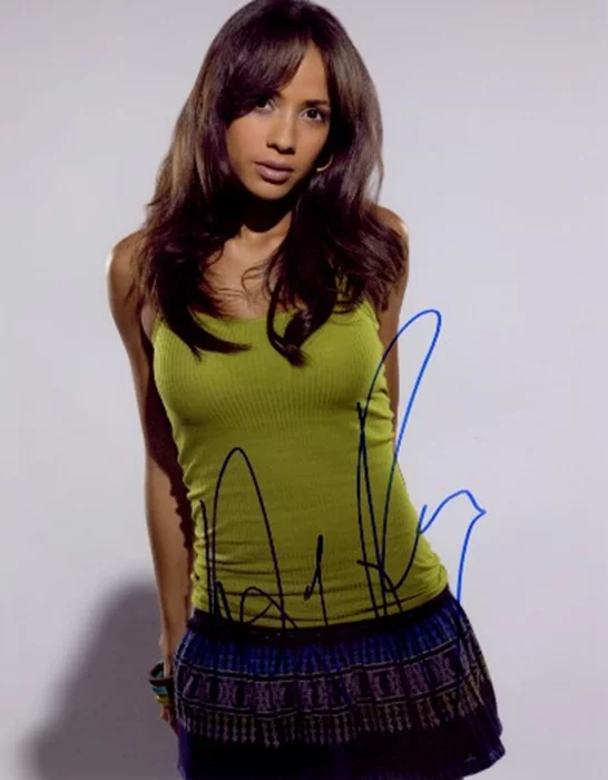 Dania Ramirez autograph