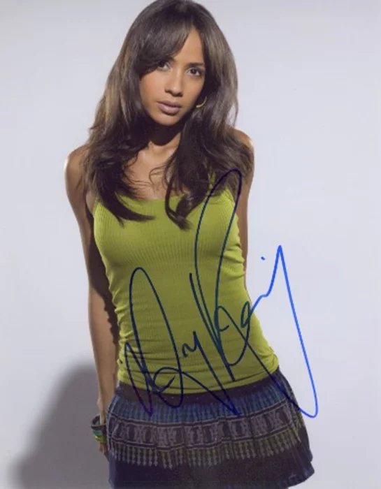 Dania Ramirez autograph