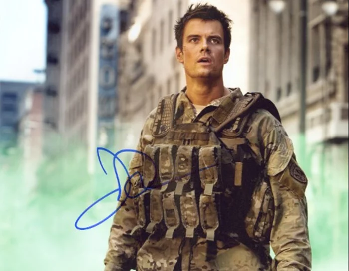 Josh Duhamel autograph