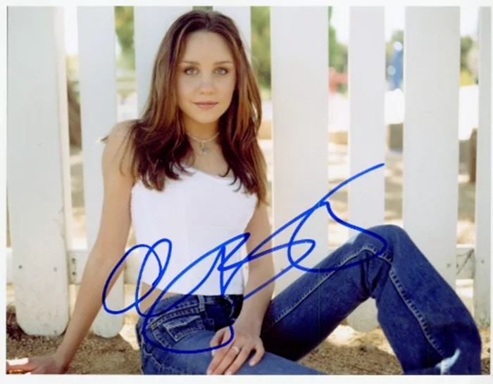Amanda Bynes autograph