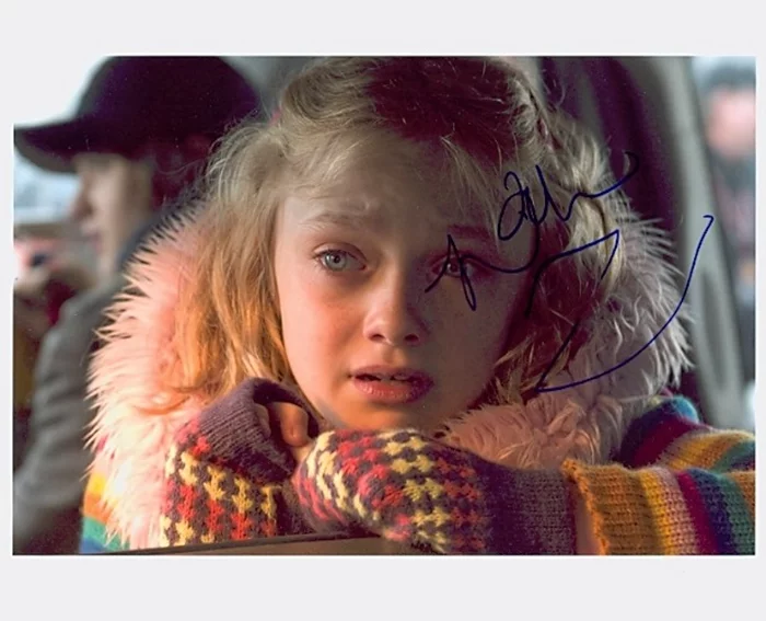 Dakota Fanning autograph