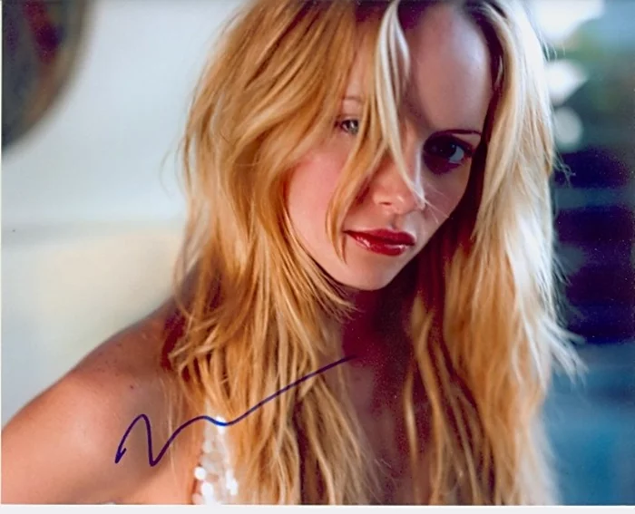 Marley Shelton autograph
