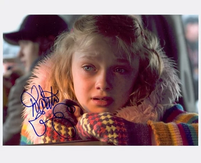 Dakota Fanning autograph