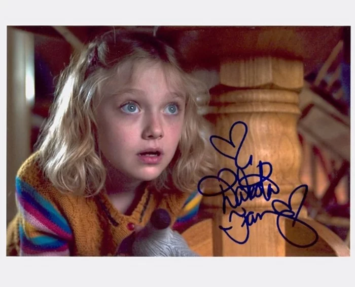 Dakota Fanning autograph