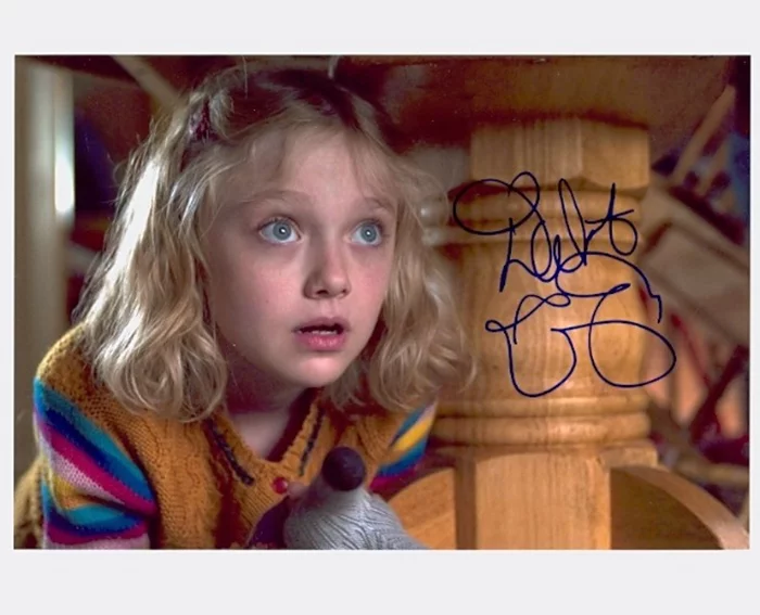 Dakota Fanning autograph