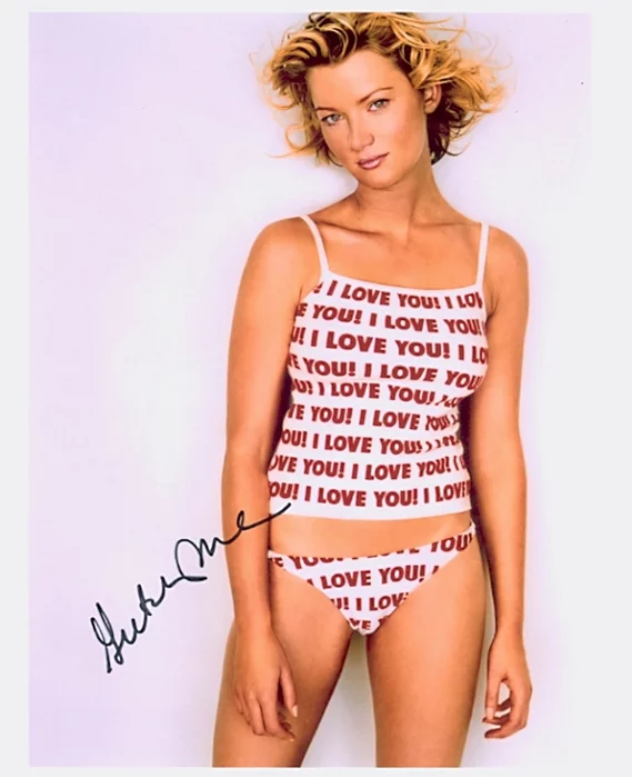 Gretchen Mol autograph