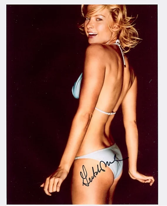 Gretchen Mol autograph