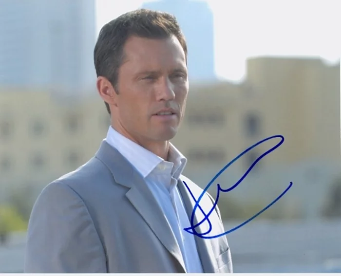 Jeffrey Donovan autograph