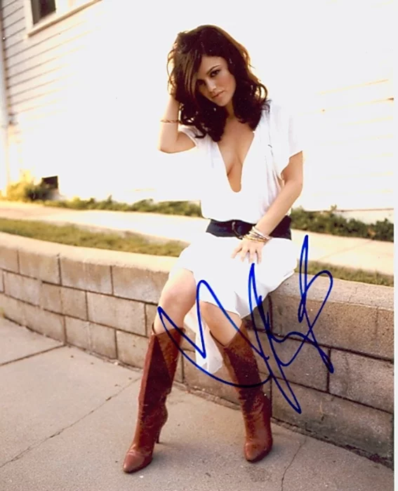 Rachel Bilson autograph