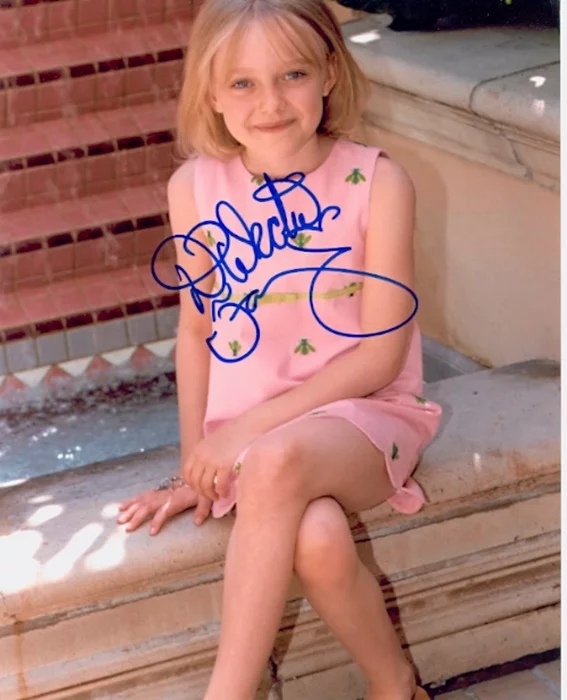 Dakota Fanning autograph