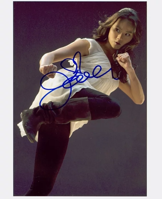 Jamie Chung autograph