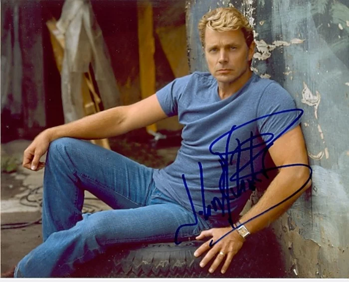 John Schneider autograph