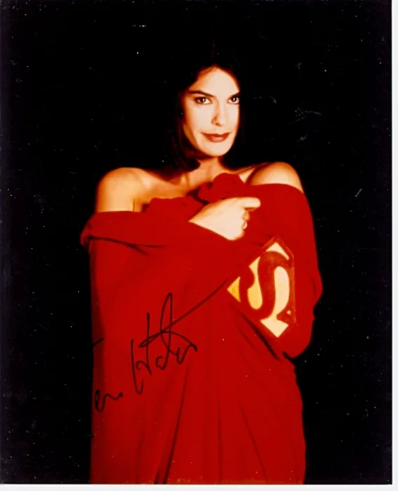 Teri Hatcher autograph