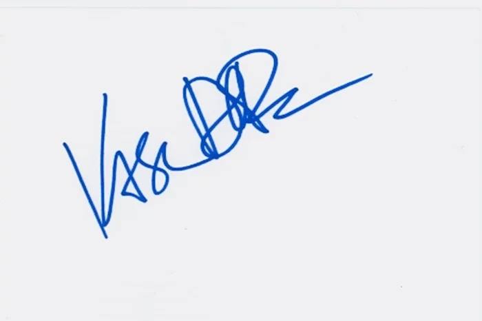 Kassie DePaiva autograph