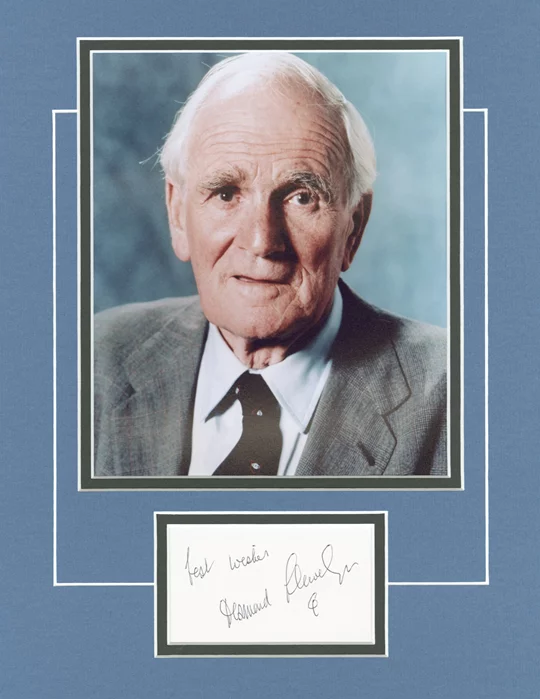 Desmond Llewelyn autograph