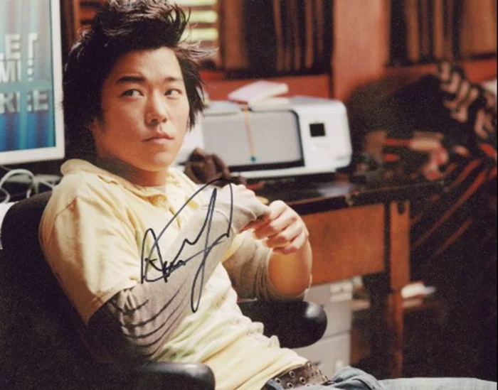 Aaron Yoo autograph