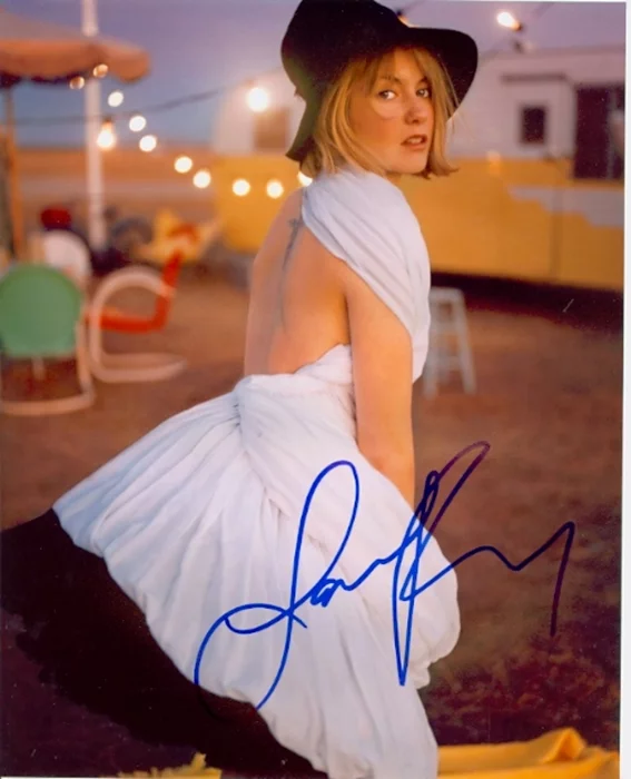 Laura Ramsey autograph