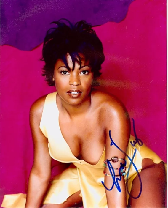 Nia Long autograph