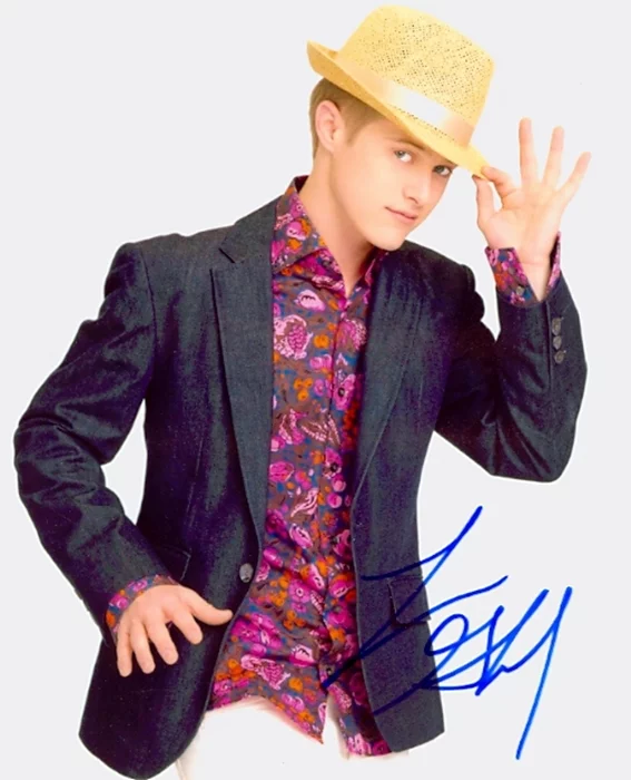 Lucas Grabeel autograph