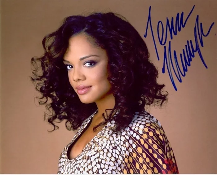 Tessa Thompson autograph
