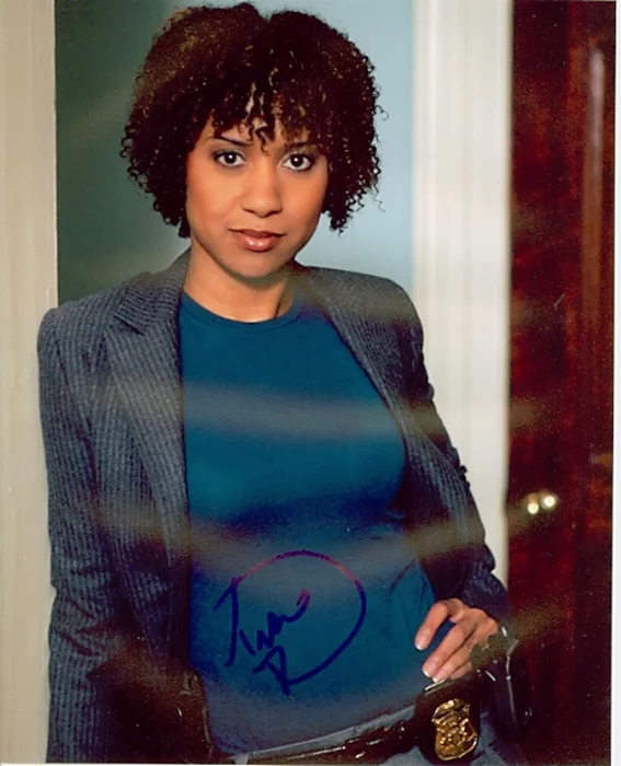 Tracie Thoms autograph
