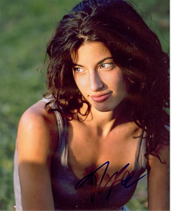 Tania Raymonde autograph