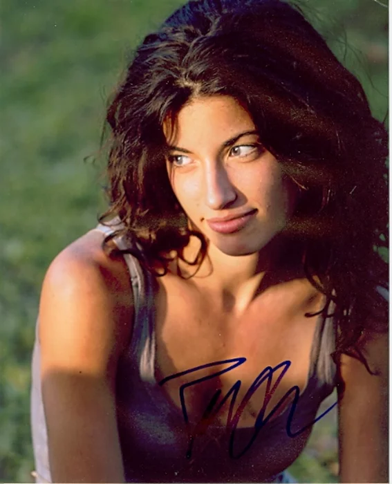 Tania Raymonde autograph