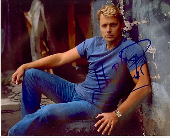 John Schneider autograph