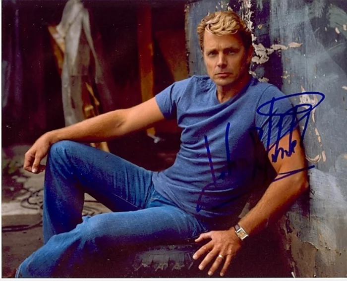 John Schneider autograph