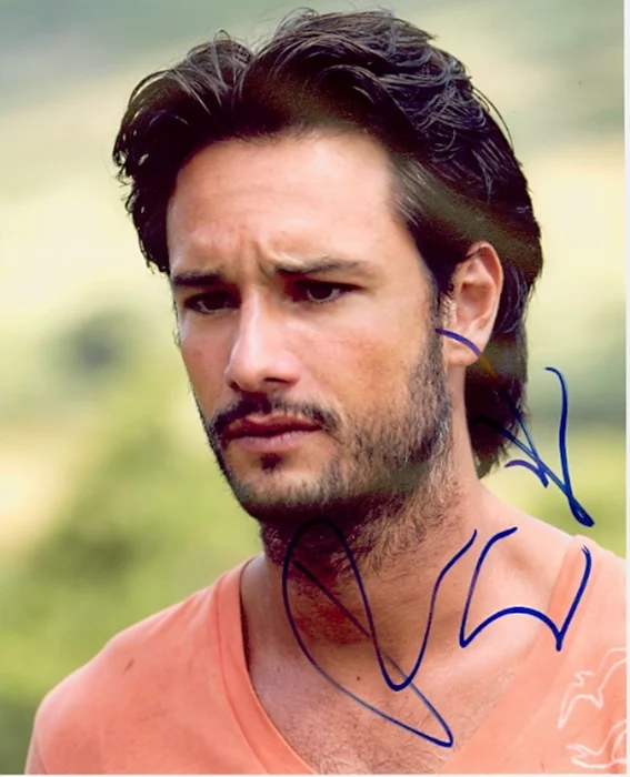 Rodrigo Santoro autograph