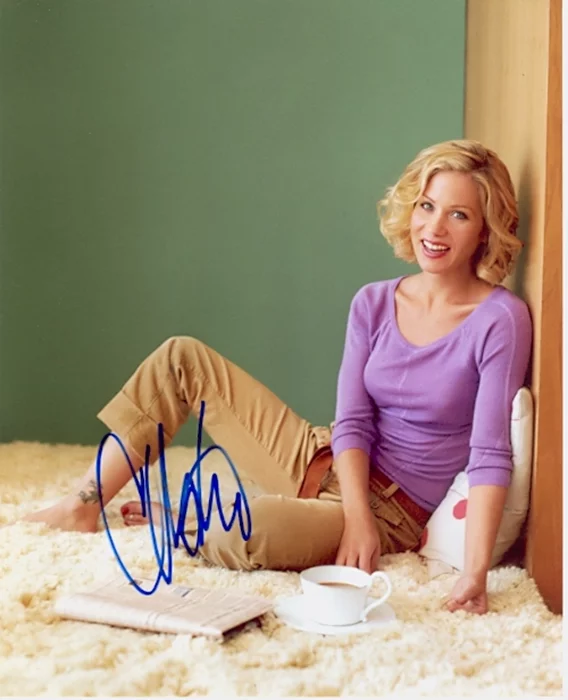 Christina Applegate autograph