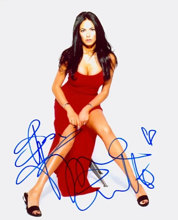 Maria Grazia Cucinotta autograph
