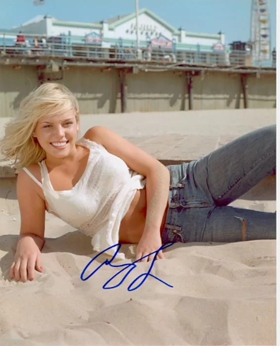 Agnes Bruckner autograph