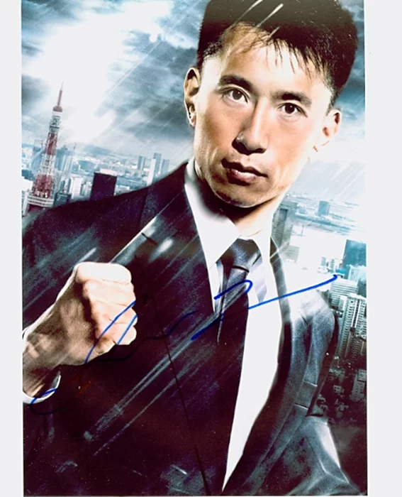 James Kyson Lee autograph