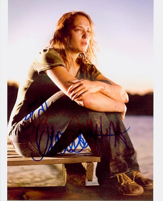 Amanda Righetti autograph