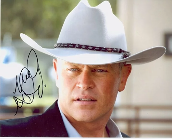 Neal McDonough autograph
