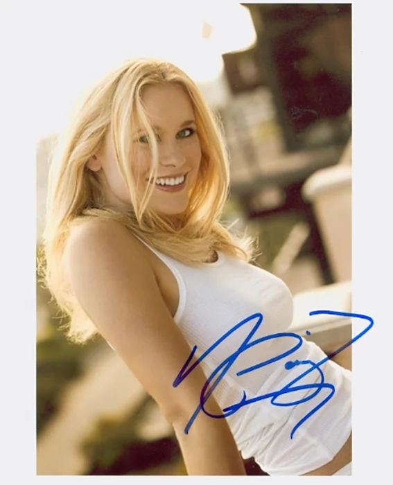 Tarah Paige autograph