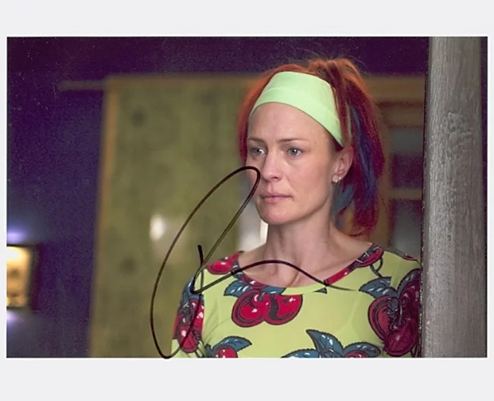 Robin Wright autograph