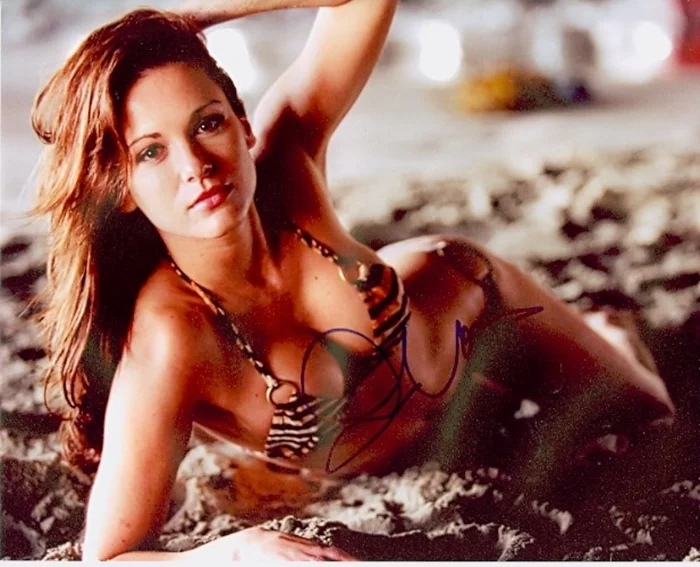 Danneel Harris autograph