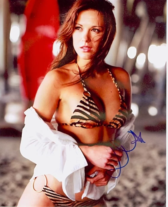 Danneel Harris autograph