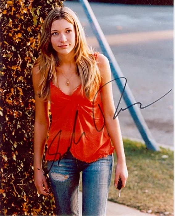 Sarah Roemer autograph