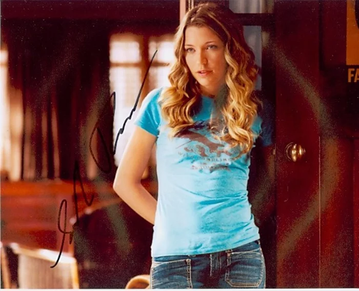 Sarah Roemer autograph