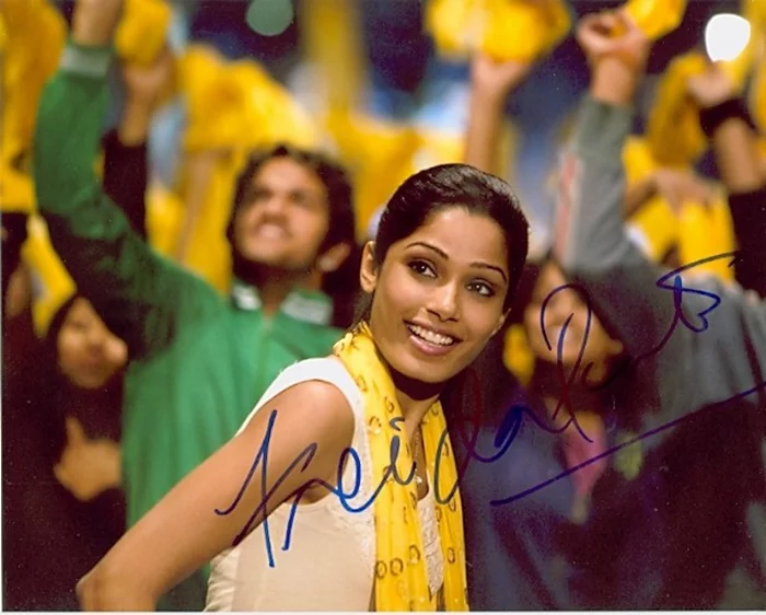 Freida Pinto autograph