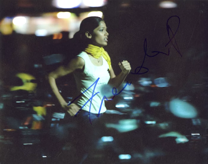 Freida Pinto autograph
