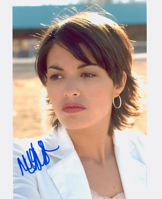 Nicole Tubiola autograph