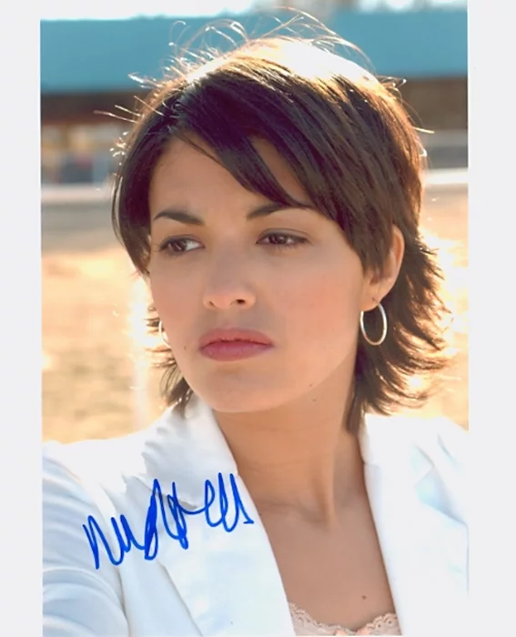 Nicole Tubiola autograph