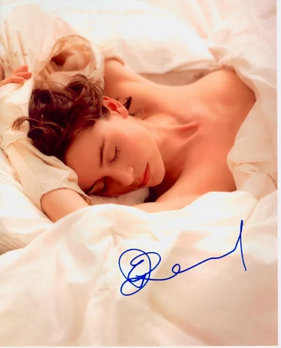 Embeth Davidtz autograph