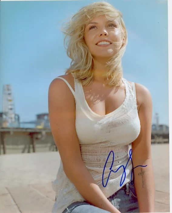 Agnes Bruckner autograph