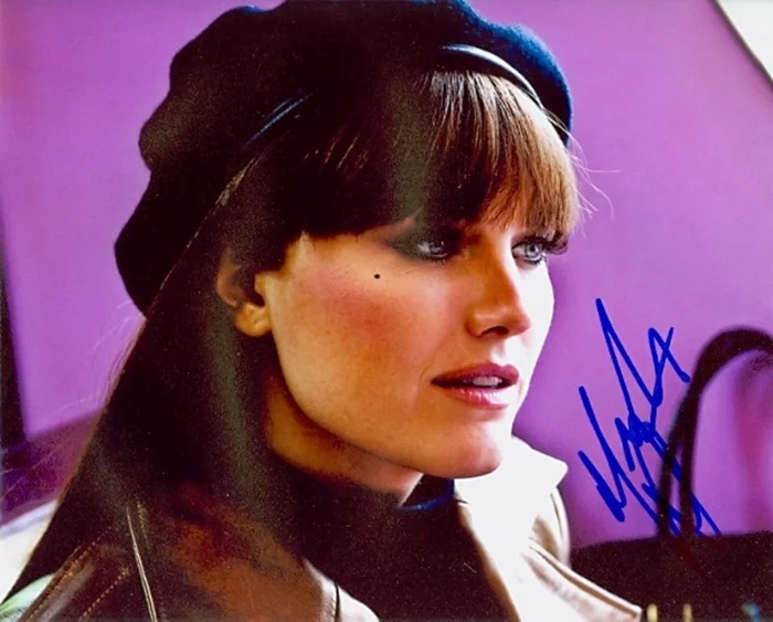 Malin Akerman autograph