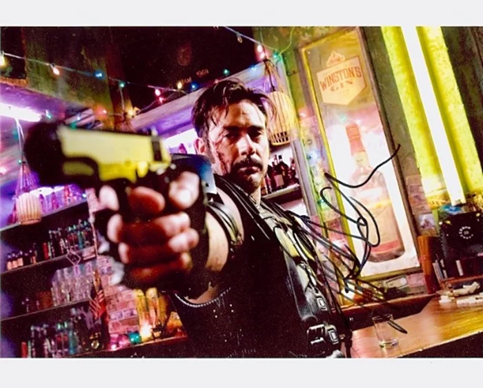 Jeffrey Dean Morgan autograph
